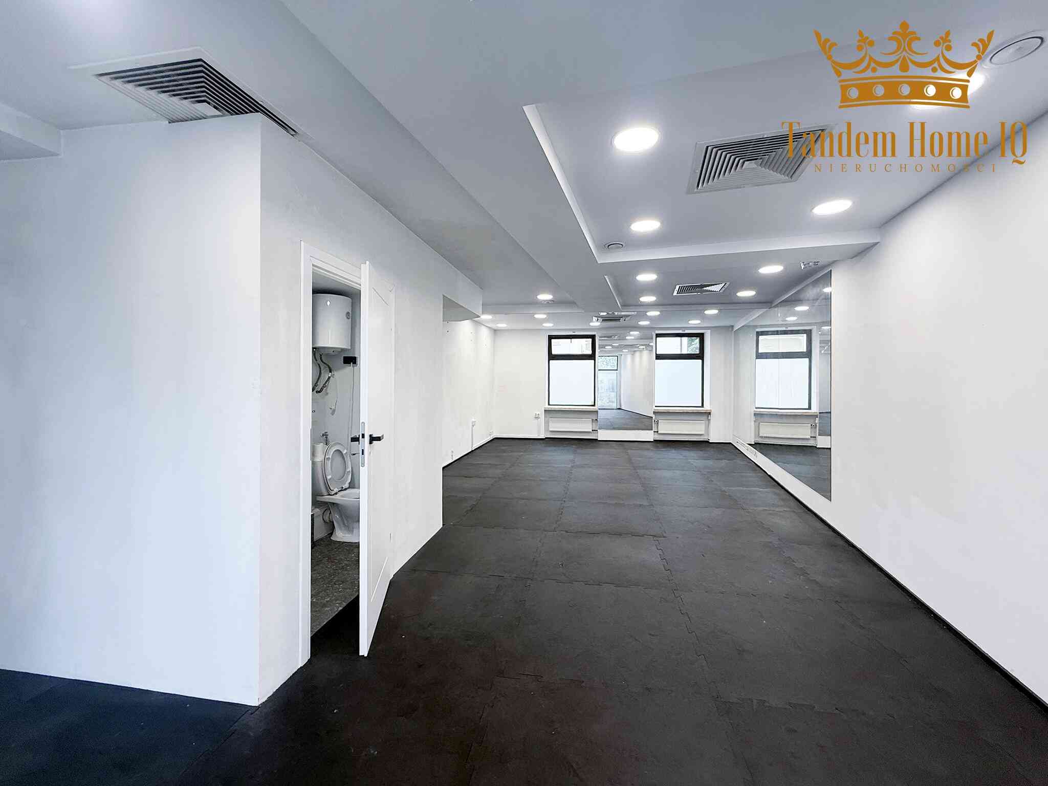 Na wynajem lokal usługowy 55,5m2 na Targowej, parter, witryny, ruch