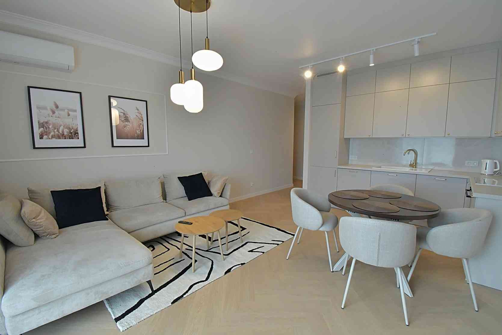 DO WYNAJĘCIA 3 pokoje balkon, klima PIERWSZY NAJEM