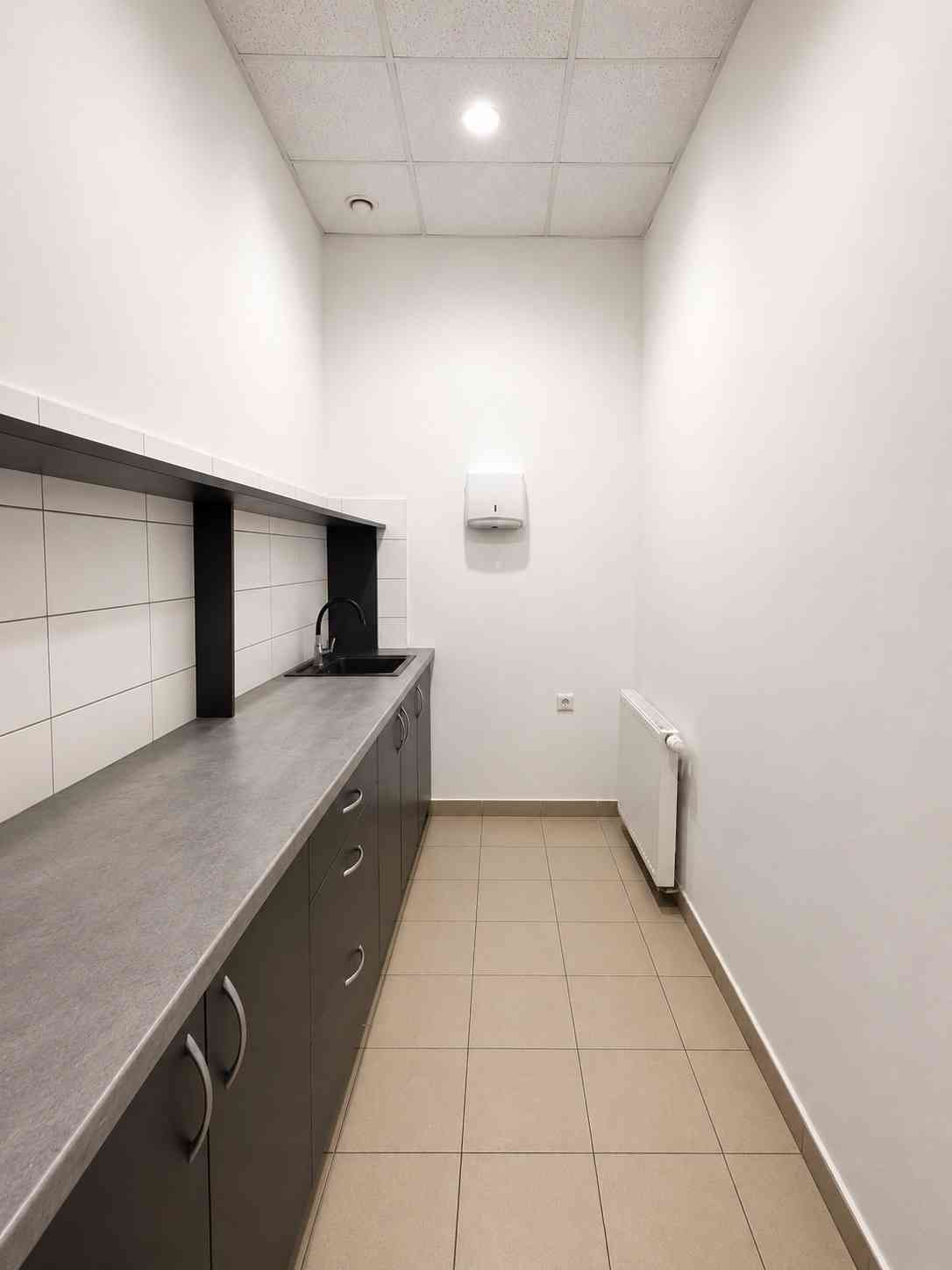Powierzchnia biurowo-usługowa 120 m² | 5–6 gabinetów | Klimatyzacja | - zdjęcie 4