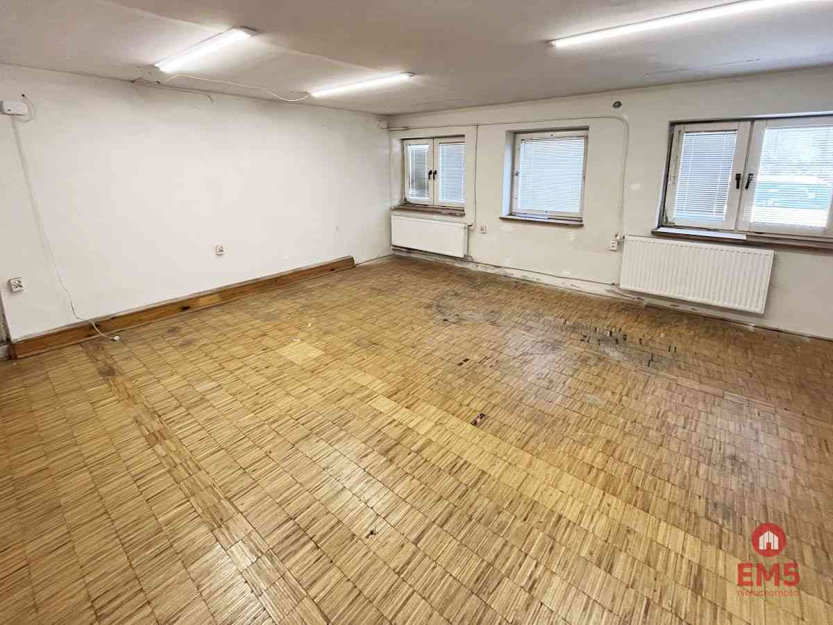 Budynek tuż pod miastem - zdjęcie 5