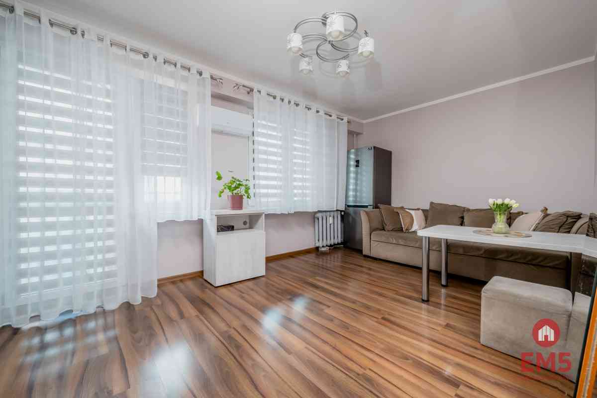 Zadbane 2 pokoje, pierwsze piętro - zdjęcie 1