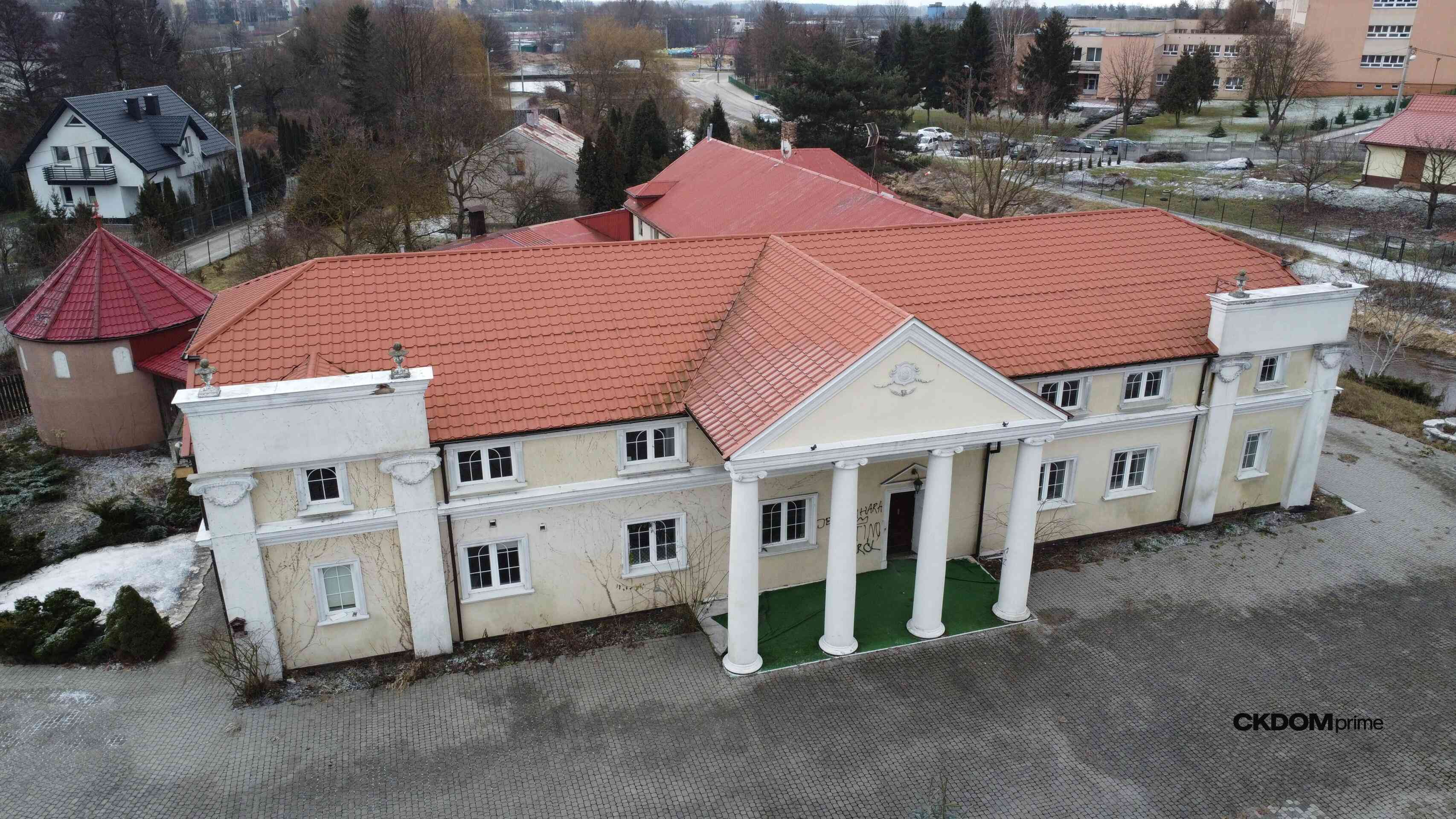 Pałac Łazienkowski –  centrum Staszowa