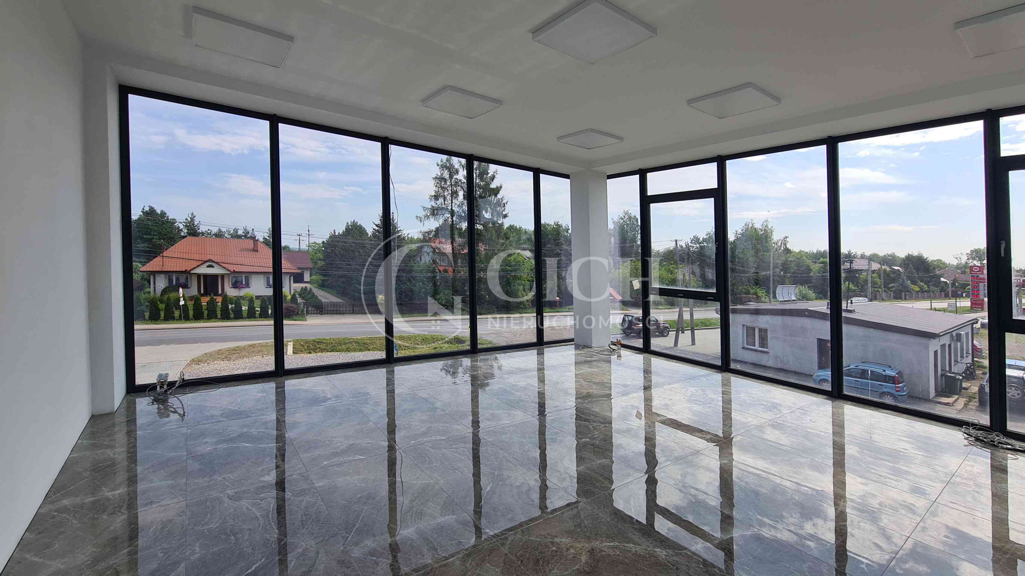 Lokale biurowe w Radłowie od 10,89 - 450 m2