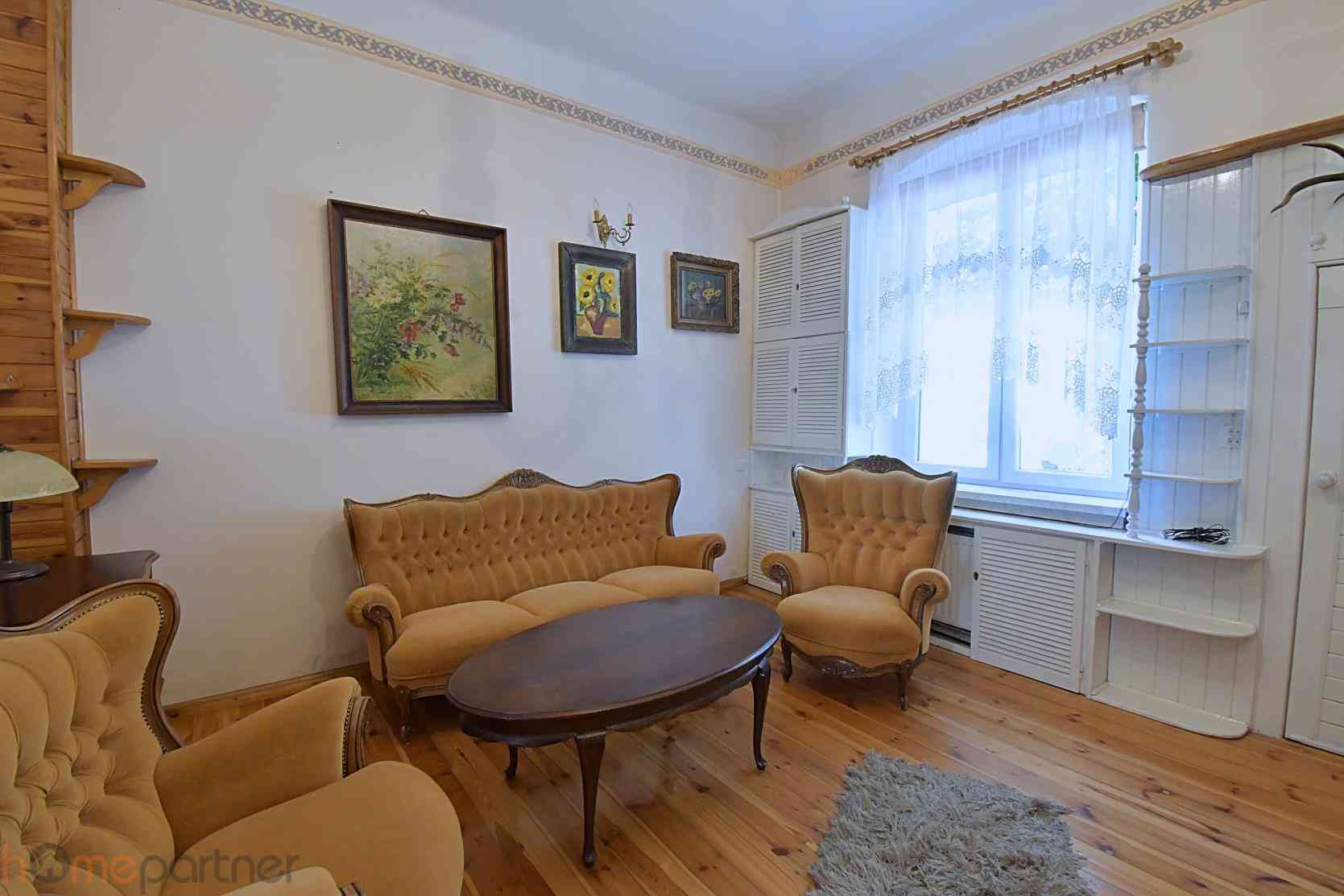 Klasyczna przedwojenna willa miejska z ogrodem - zdjęcie 2