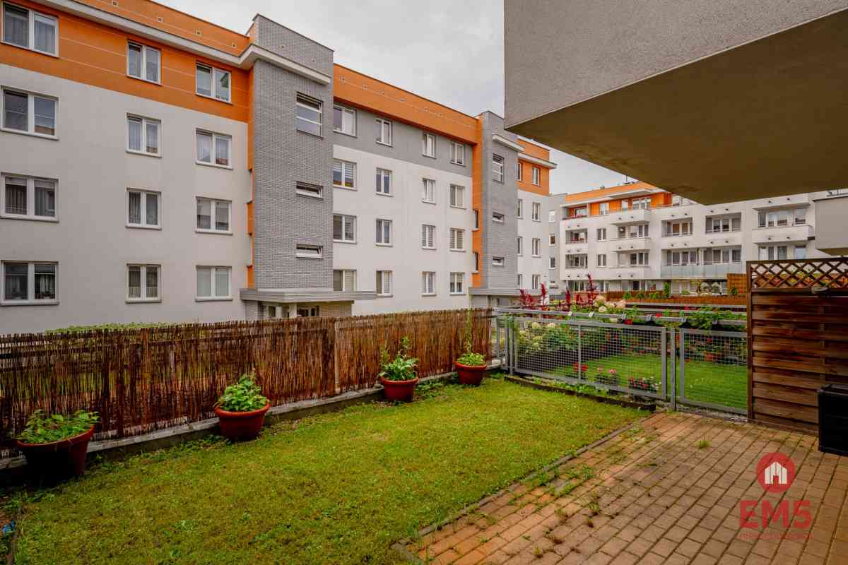 Mieszkanie na parterze z ogródkiem. - zdjęcie 12
