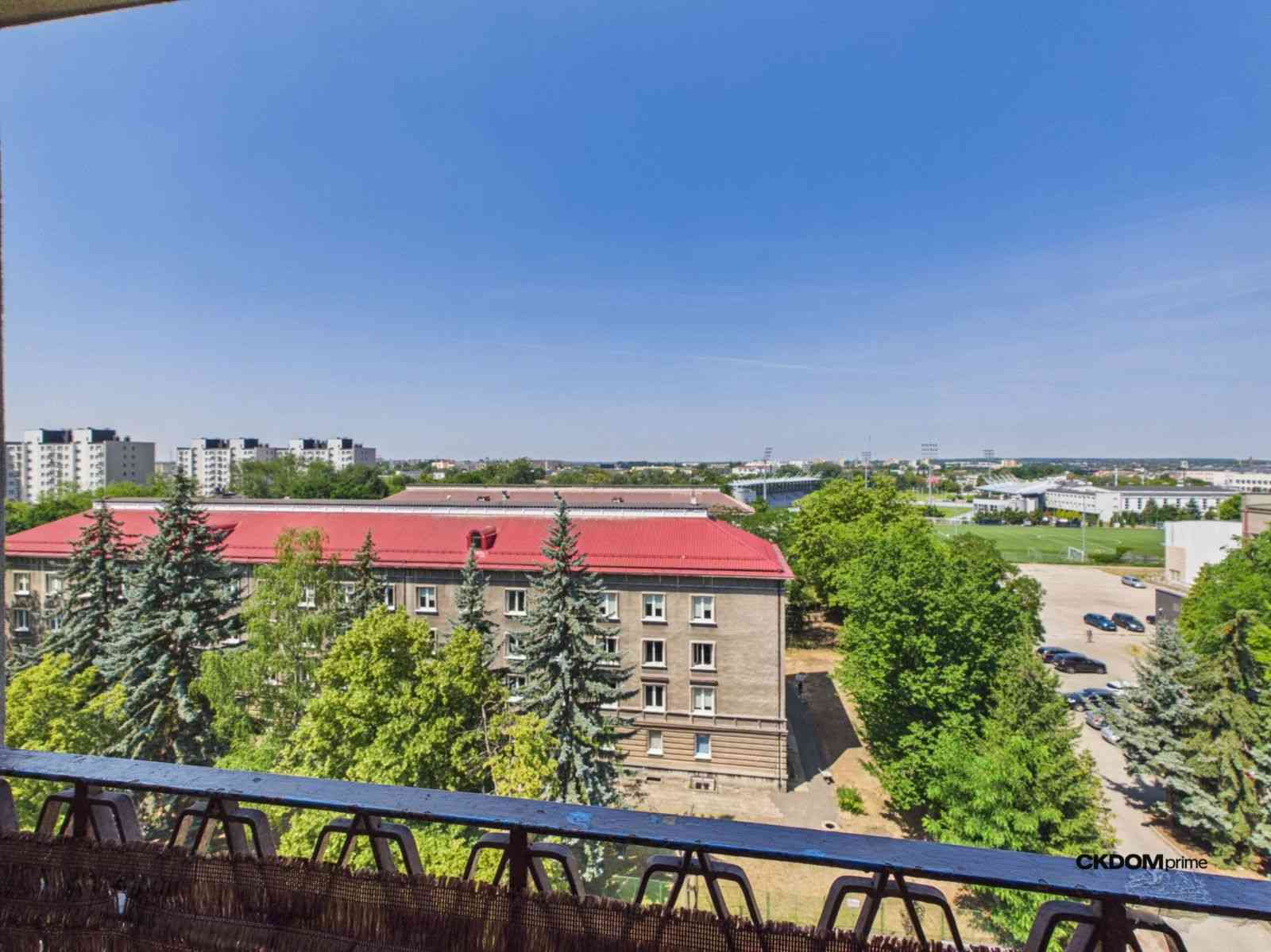 Kawalerka z dużym balkonem typu taras i widokiem na panoramę Radomia – ul. Kościuszki 8A - zdjęcie 8