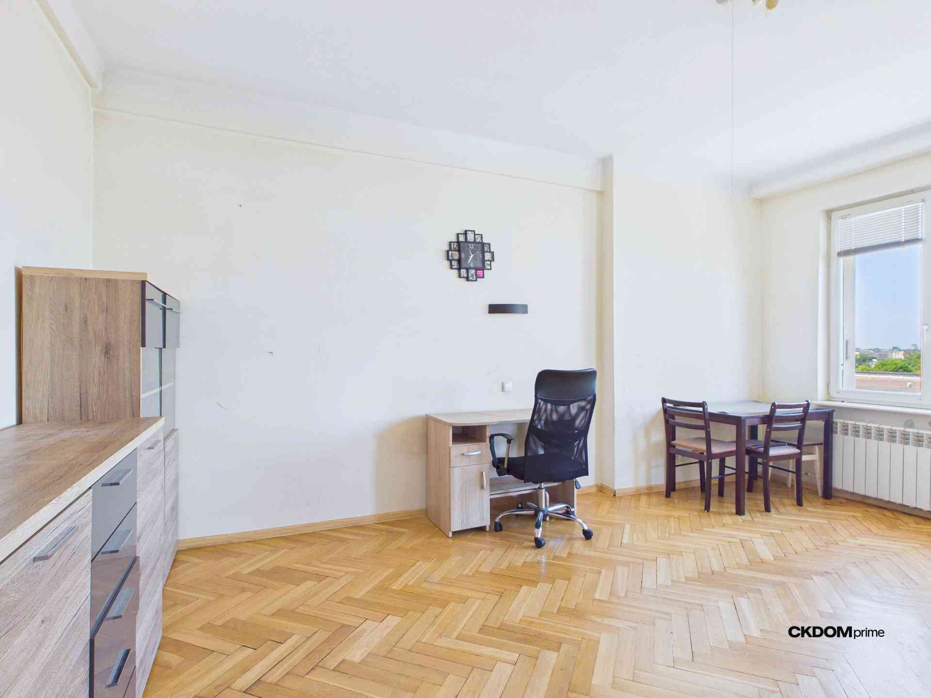 Kawalerka z dużym balkonem typu taras i widokiem na panoramę Radomia – ul. Kościuszki 8A
