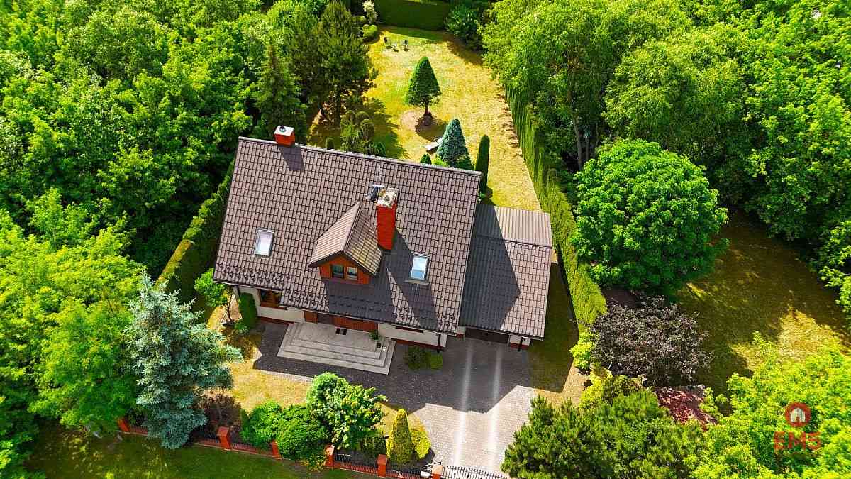 Dom z dużym ogrodem - zdjęcie 12