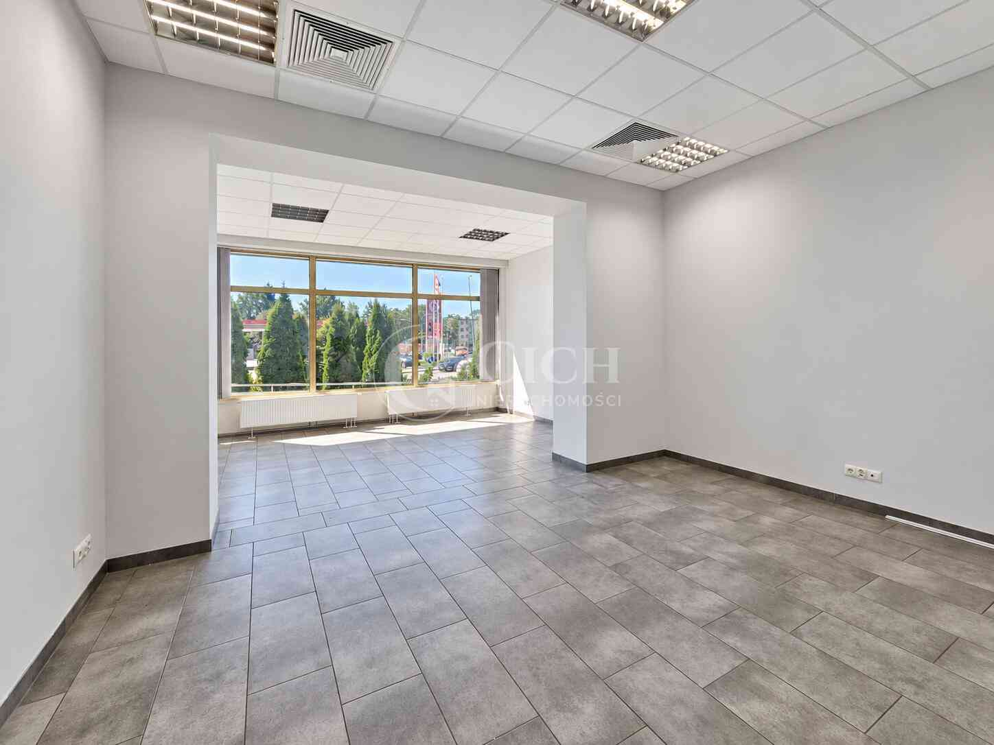 Lokal biurowy z przeszkleniami 38,6 m² | centrum Tarnowa | parter