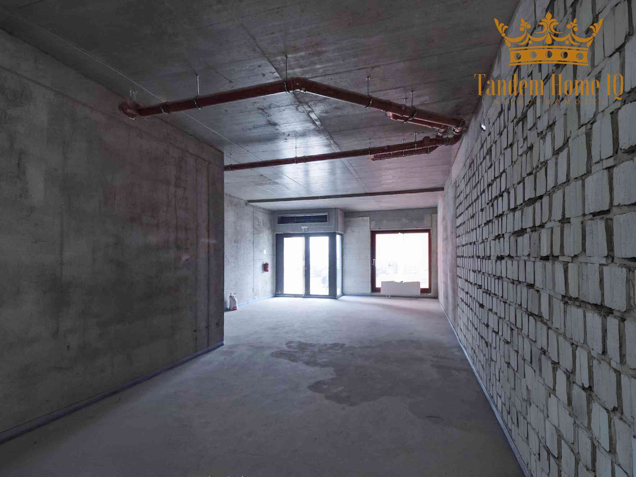 Na wynajem lokal usługowo-handlowy 77m2 Praga Północ widoczny z ulicy - zdjęcie 1