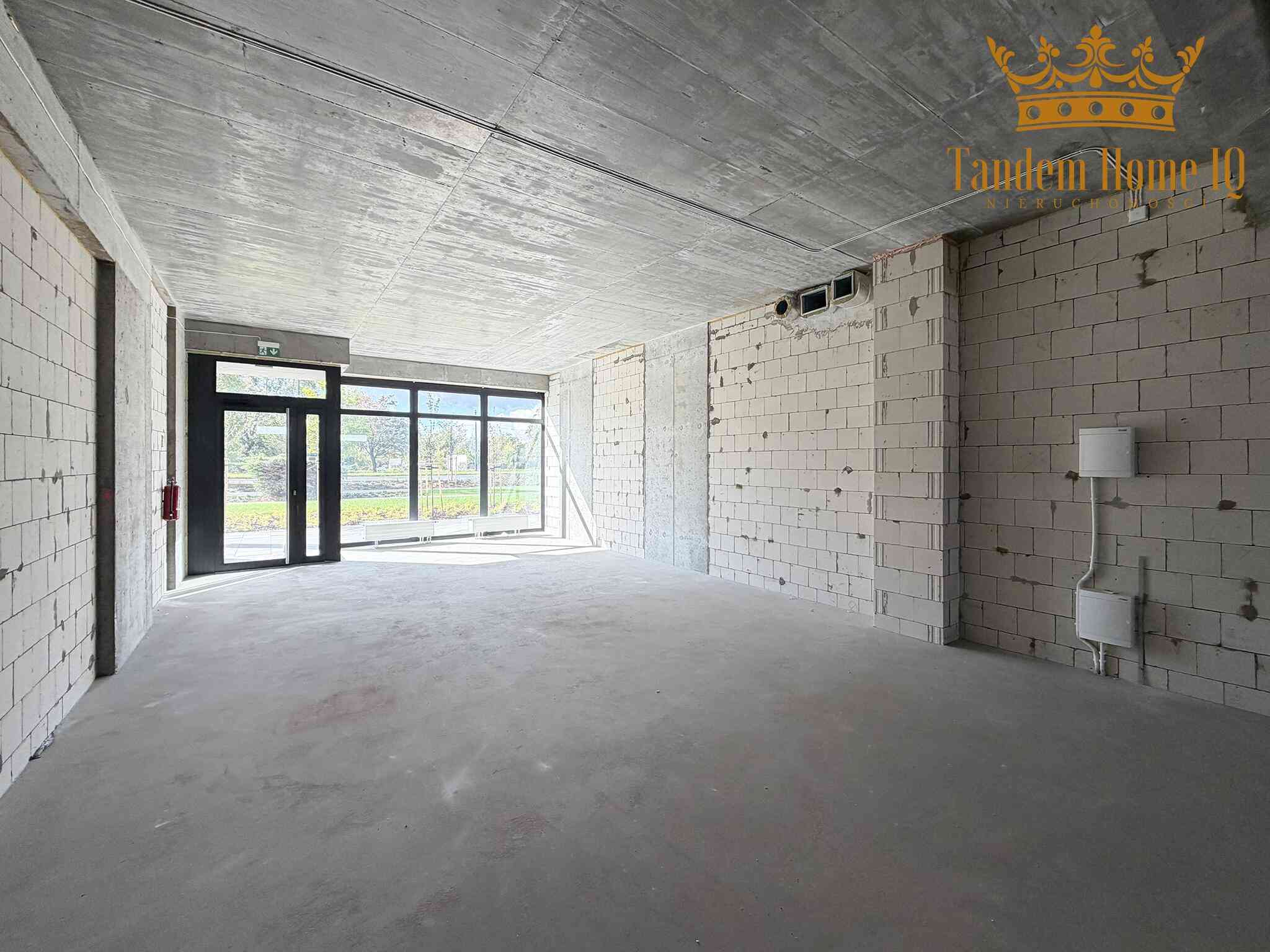 Na wynajem lokal usługowo-handlowy 105m2 Praga Północ widoczny z ulicy - zdjęcie 3