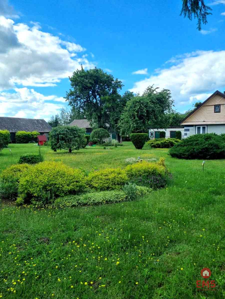 Zadbane siedlisko z budynkami gospodarczymi 7400m²