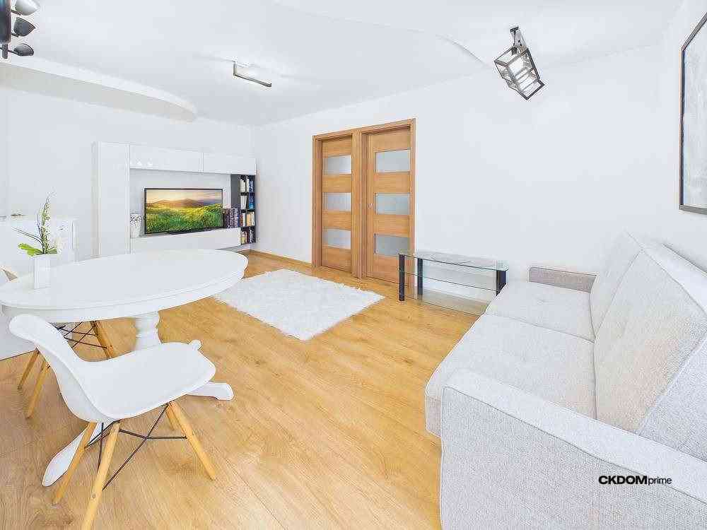 Mieszkanie po generalnym remoncie , osiedle KSM / 1. piętro z balkonem - zdjęcie 3