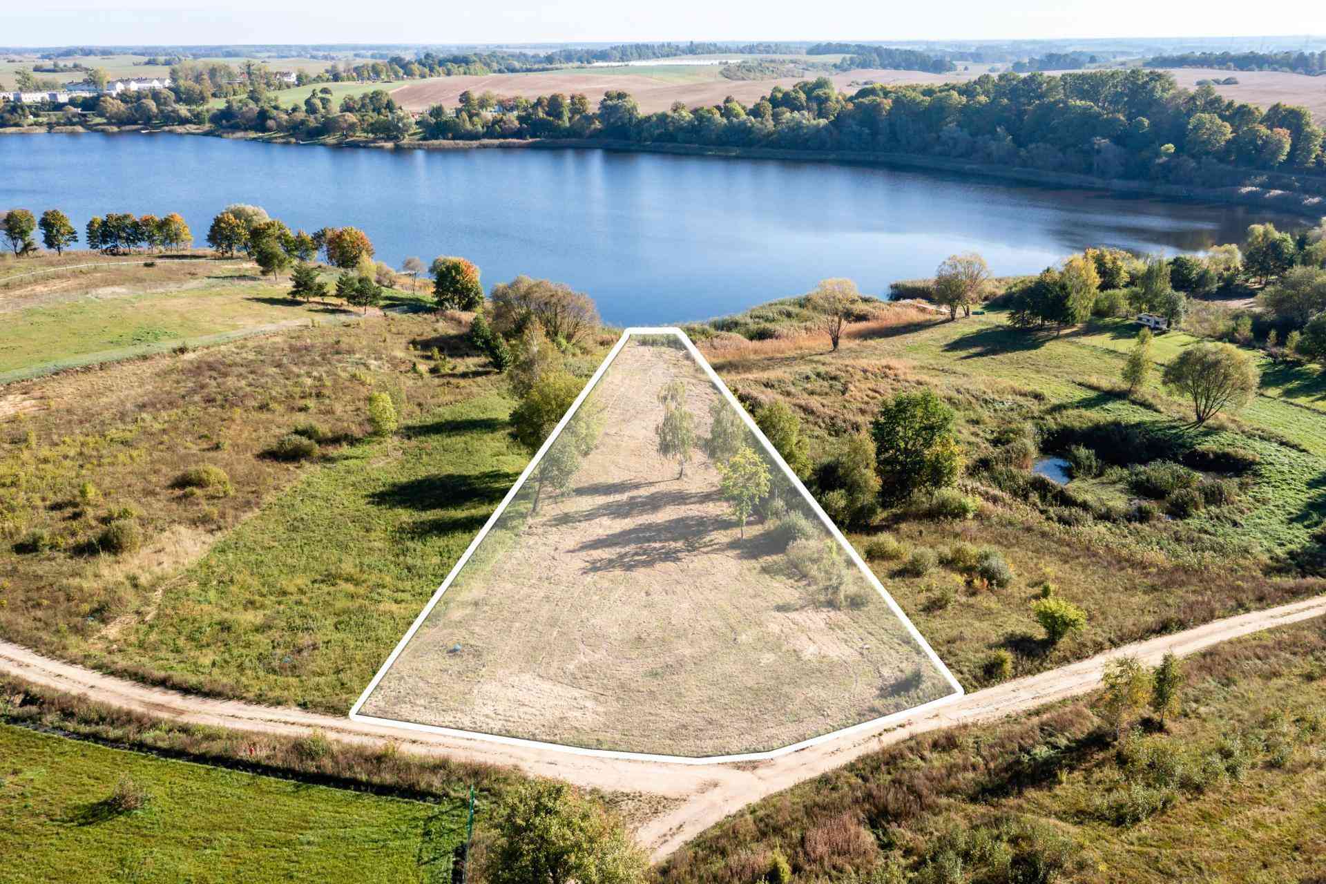 Działka budowlana nad jeziorem* 2983 m2 * Mazury