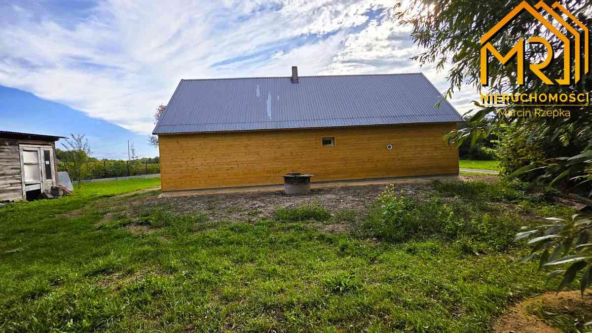 Drewniany dom na niespełna 0,20 ha – do zamieszkan - zdjęcie 7