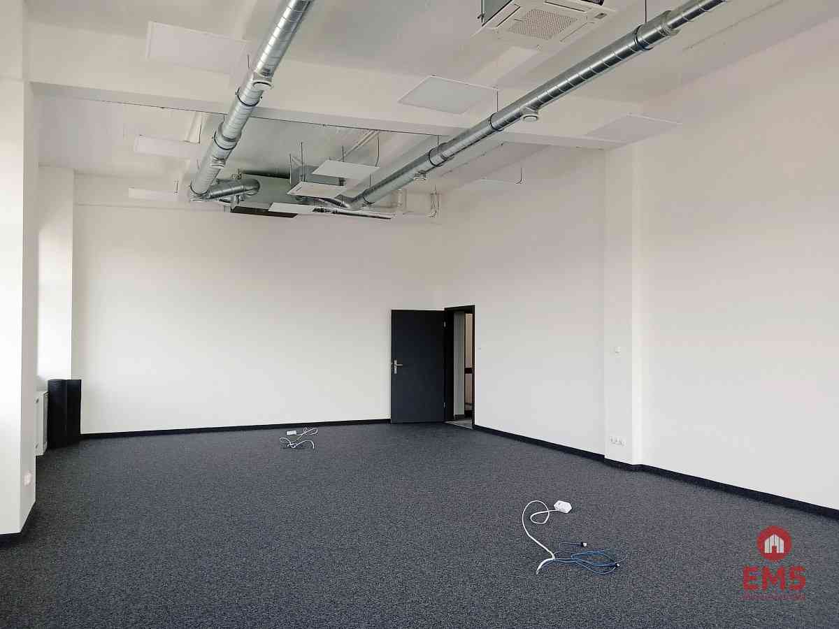 Budynek 1400 m2. Szkoła, fitness, gabinety - zdjęcie 13