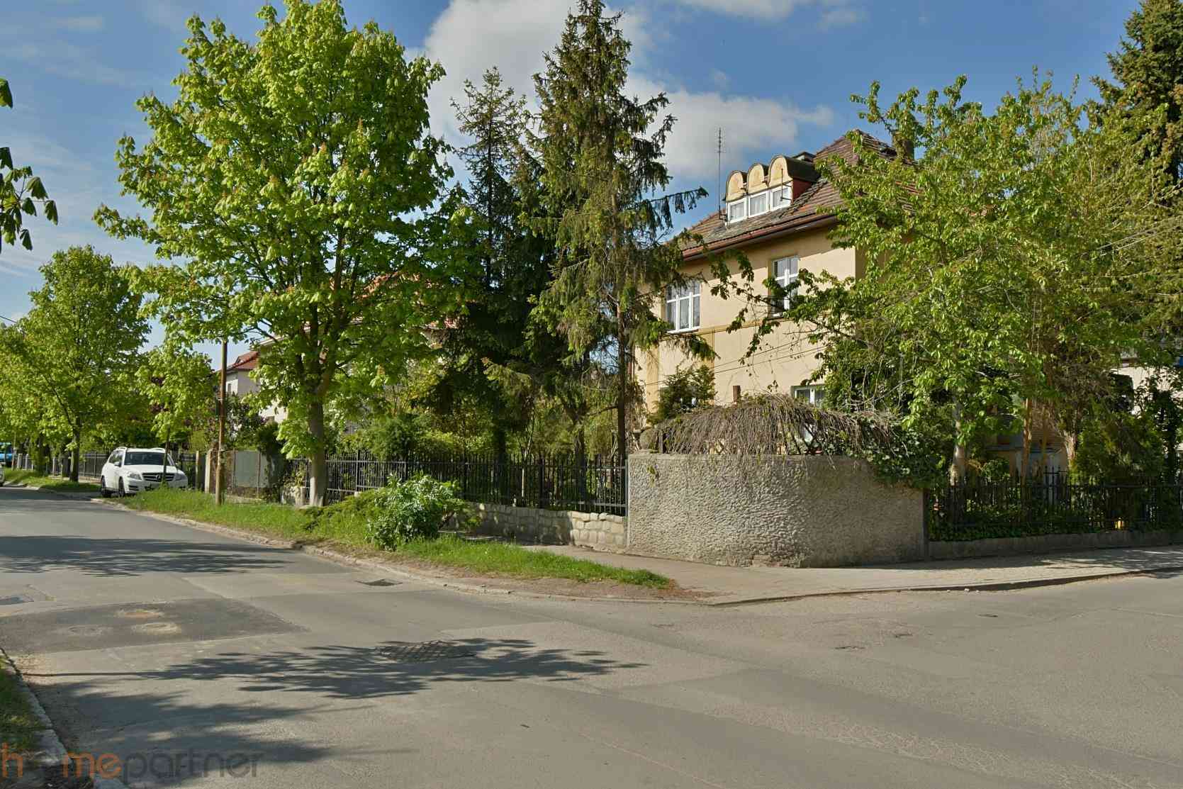 Klasyczna przedwojenna willa miejska z ogrodem - zdjęcie 7