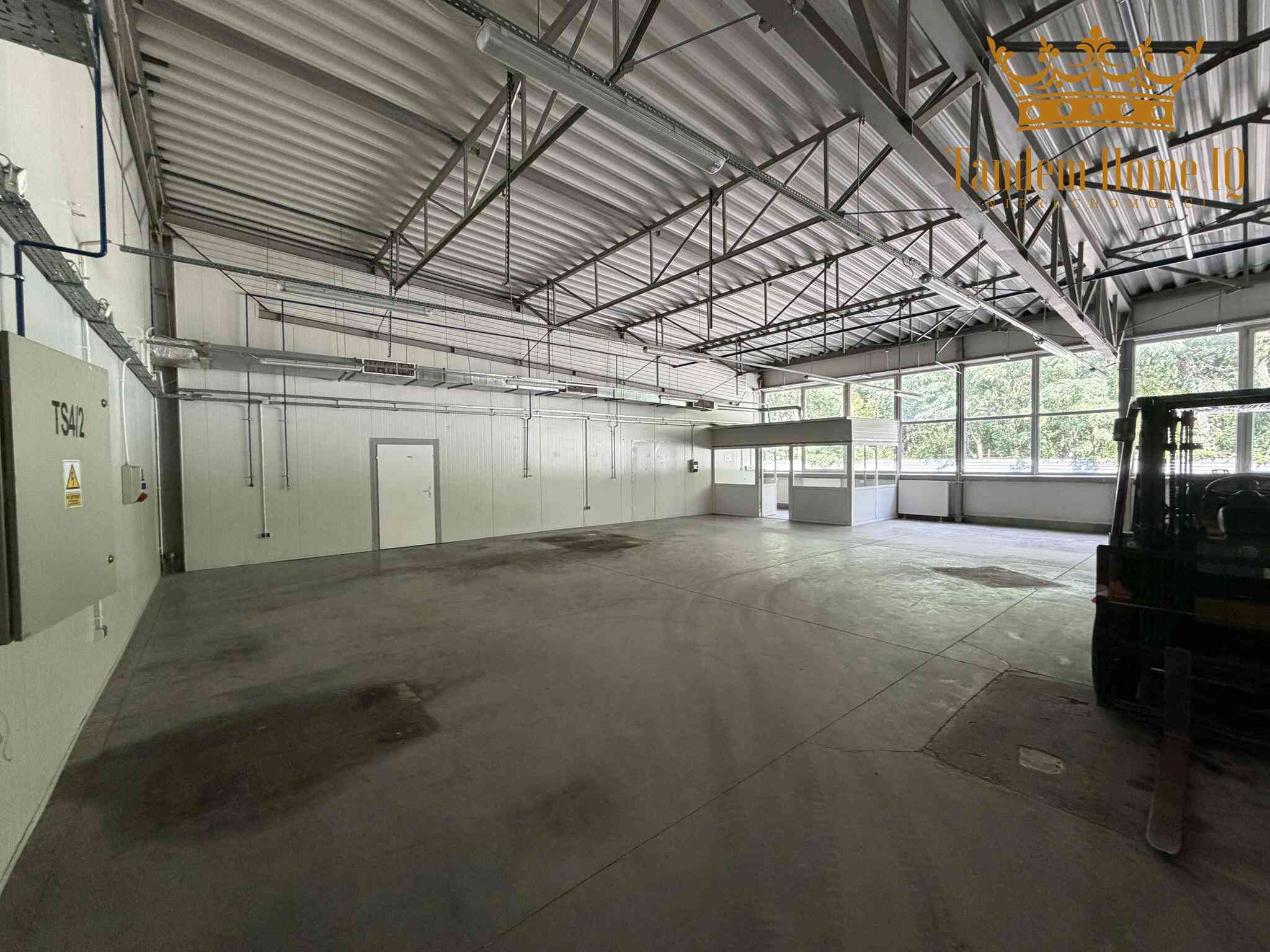 Do wynajęcia magazyn 231m2 niskiego składowania na Białołęce, trasa S8 - zdjęcie 1