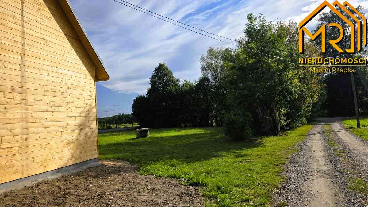 Drewniany dom na niespełna 0,20 ha – do zamieszkan - zdjęcie 8