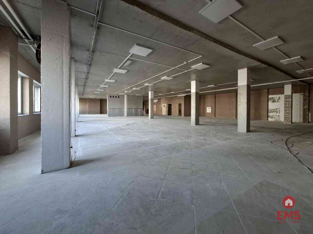 Lokal użytkowy 490 m2. Nowe Miasto.