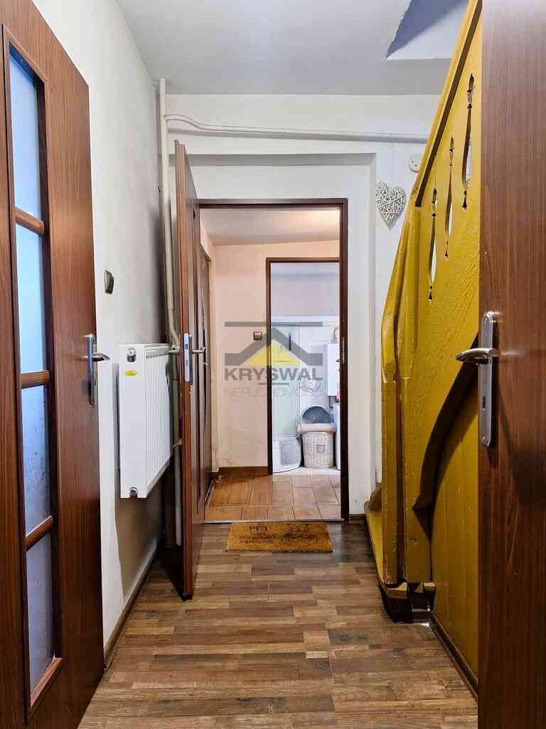 Dom z dużą działką I garażami, bliskio jeziora! - zdjęcie 14