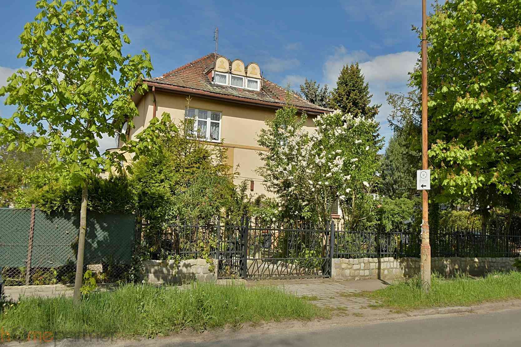 Klasyczna przedwojenna willa miejska z ogrodem - zdjęcie 8