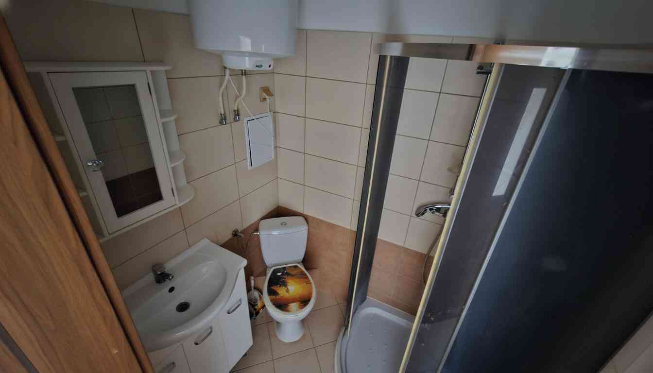 Kawalerka po remoncie, 8km od miasta. - zdjęcie 6