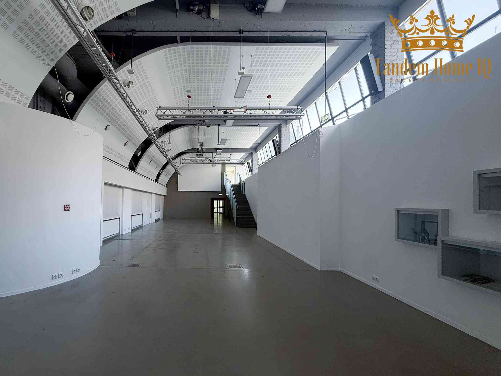 Na wynajem gotowy lokal 357m2 , ścisłe centrum Warszawy, reżyserka