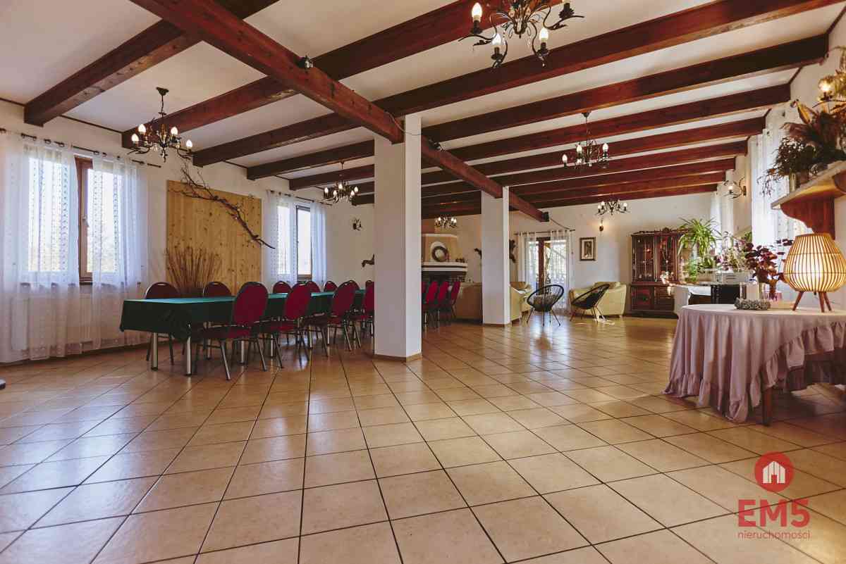 Dom drewniany 230 m² z 5 pokojami i salą na 40 osób - zdjęcie 9