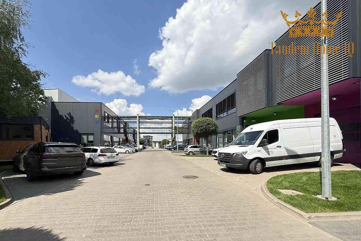 Na wynajem magazyn 430m2, biuro 180m2 w kompleksie biznesowym Włochy - zdjęcie 3