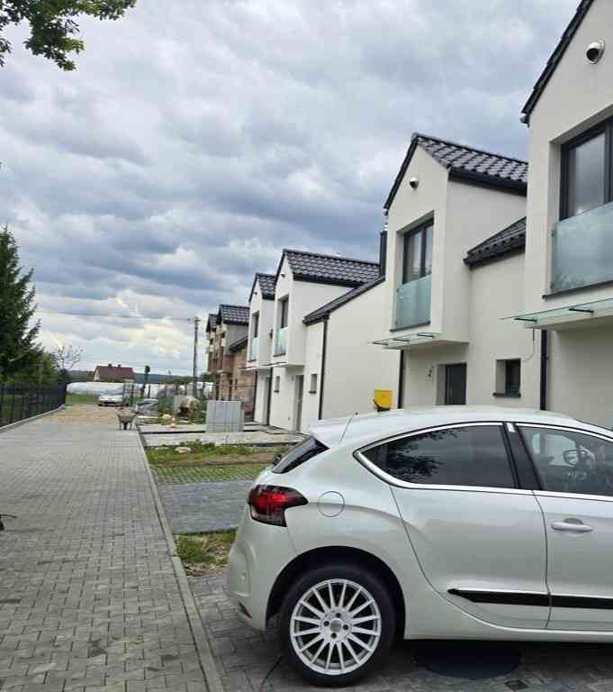 NOWOCZESNY DOM W CICHEJ DZIELNICY KRAKOWA