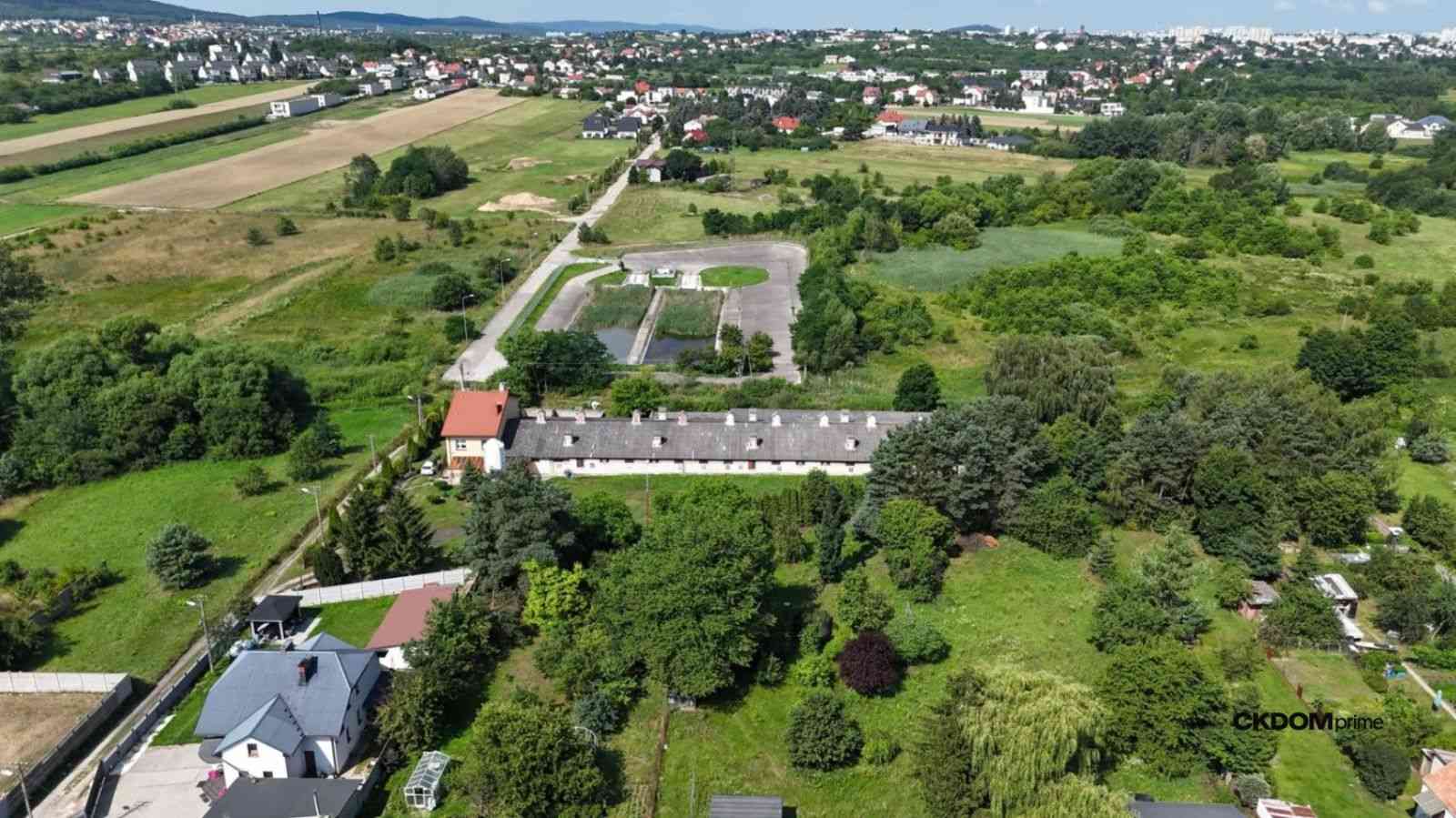 Nieruchomość z potencjałem pod inwestycję - zdjęcie 3