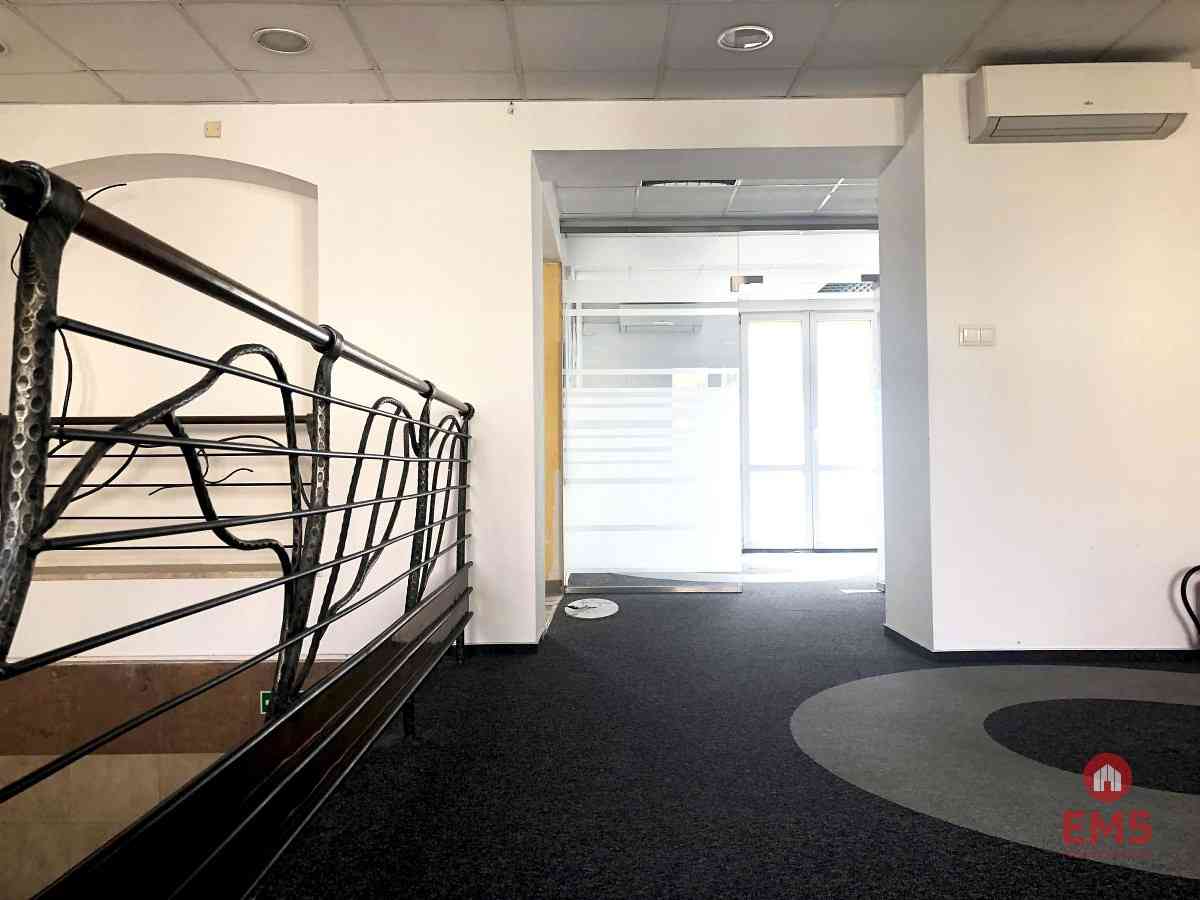 Ścisłe centrum 300 m2 parter plus piętro - zdjęcie 2