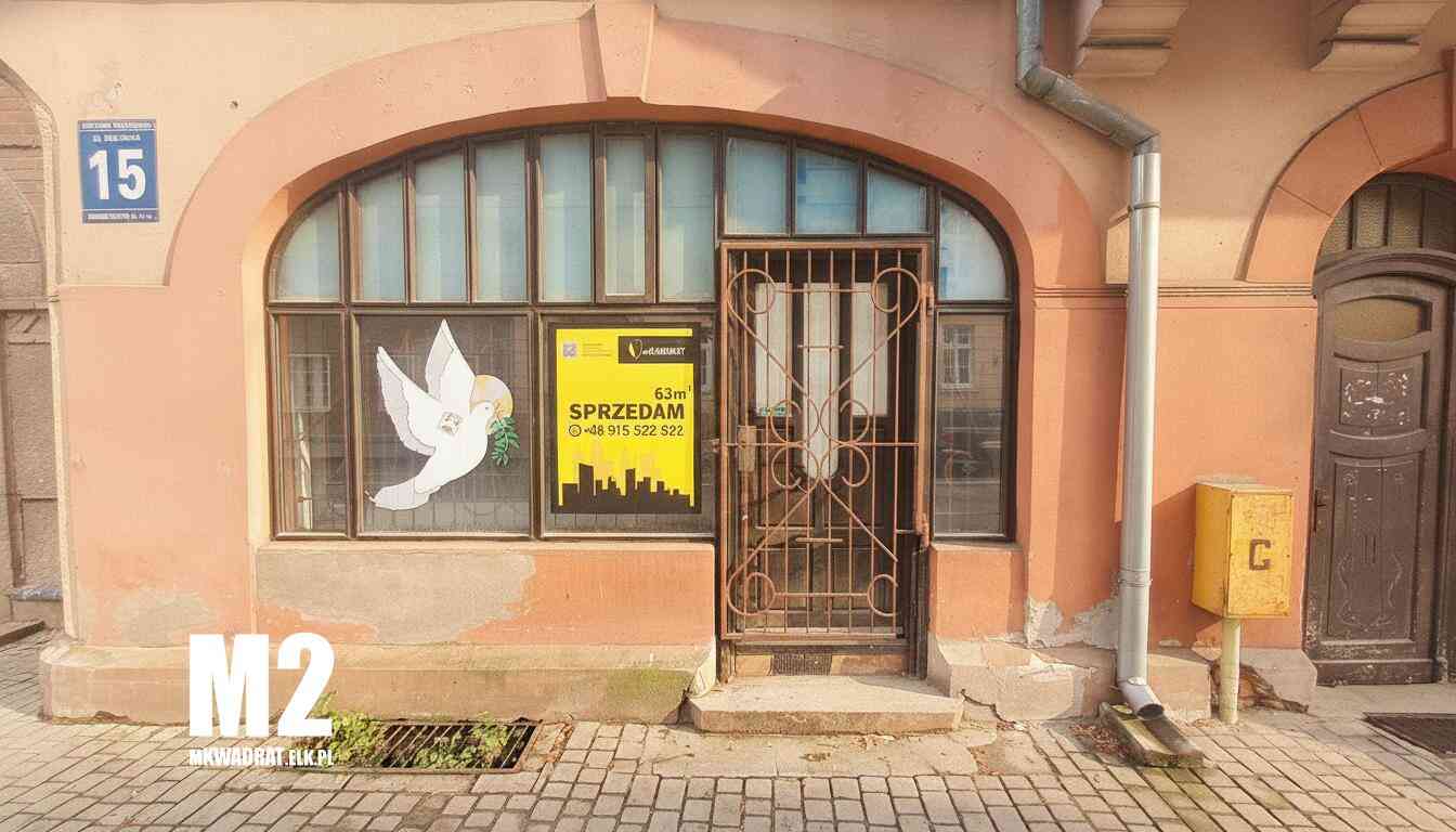 Lokal na sprzedaż na parterze w centrum miasta.