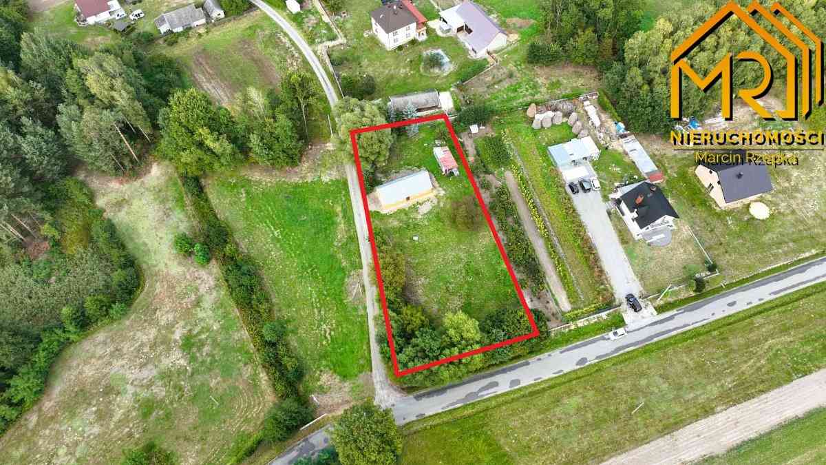 Drewniany dom na niespełna 0,20 ha – do zamieszkan - zdjęcie 2