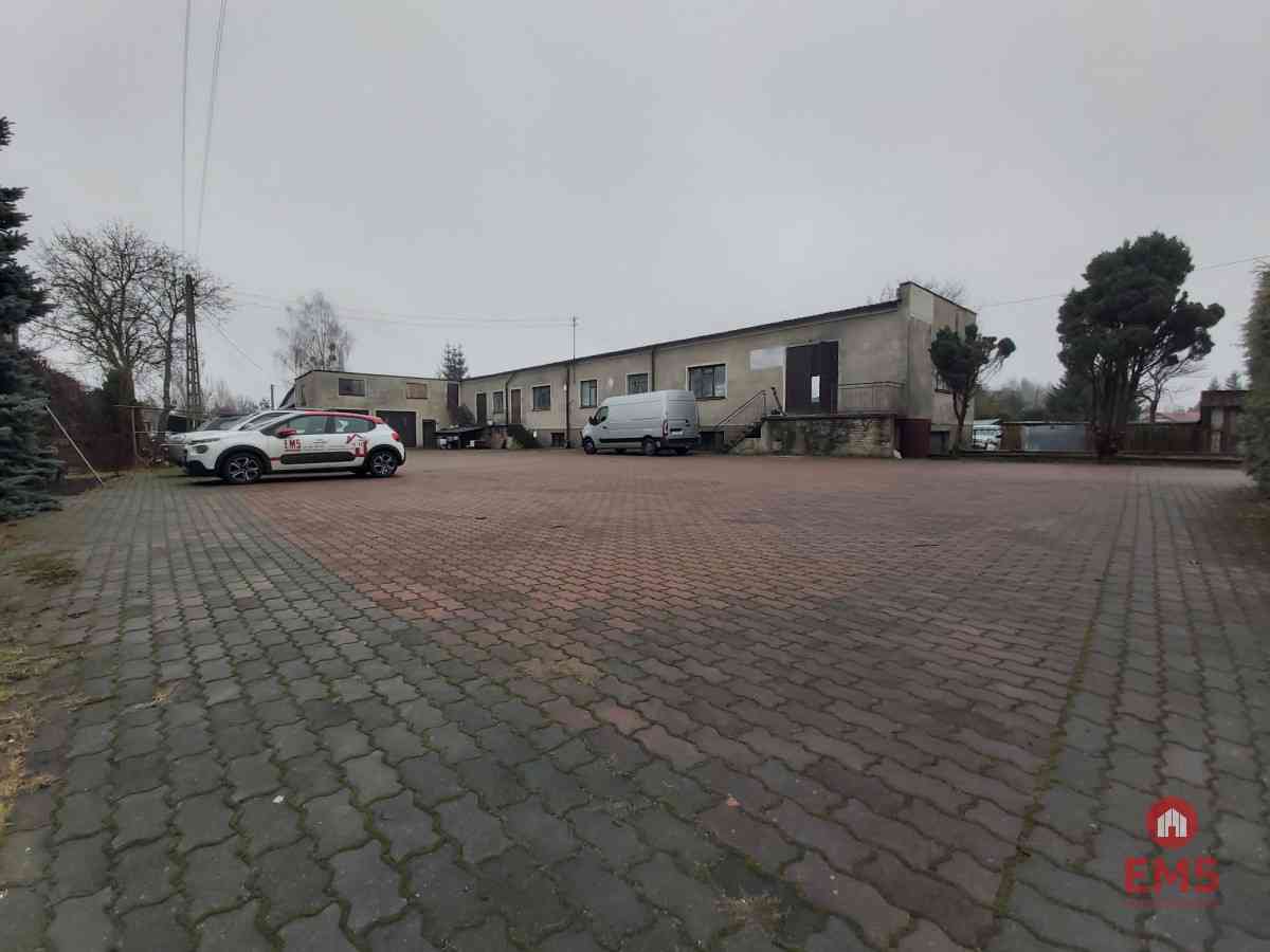 Lokal przy głównej drodze wyjazdowej z miasta