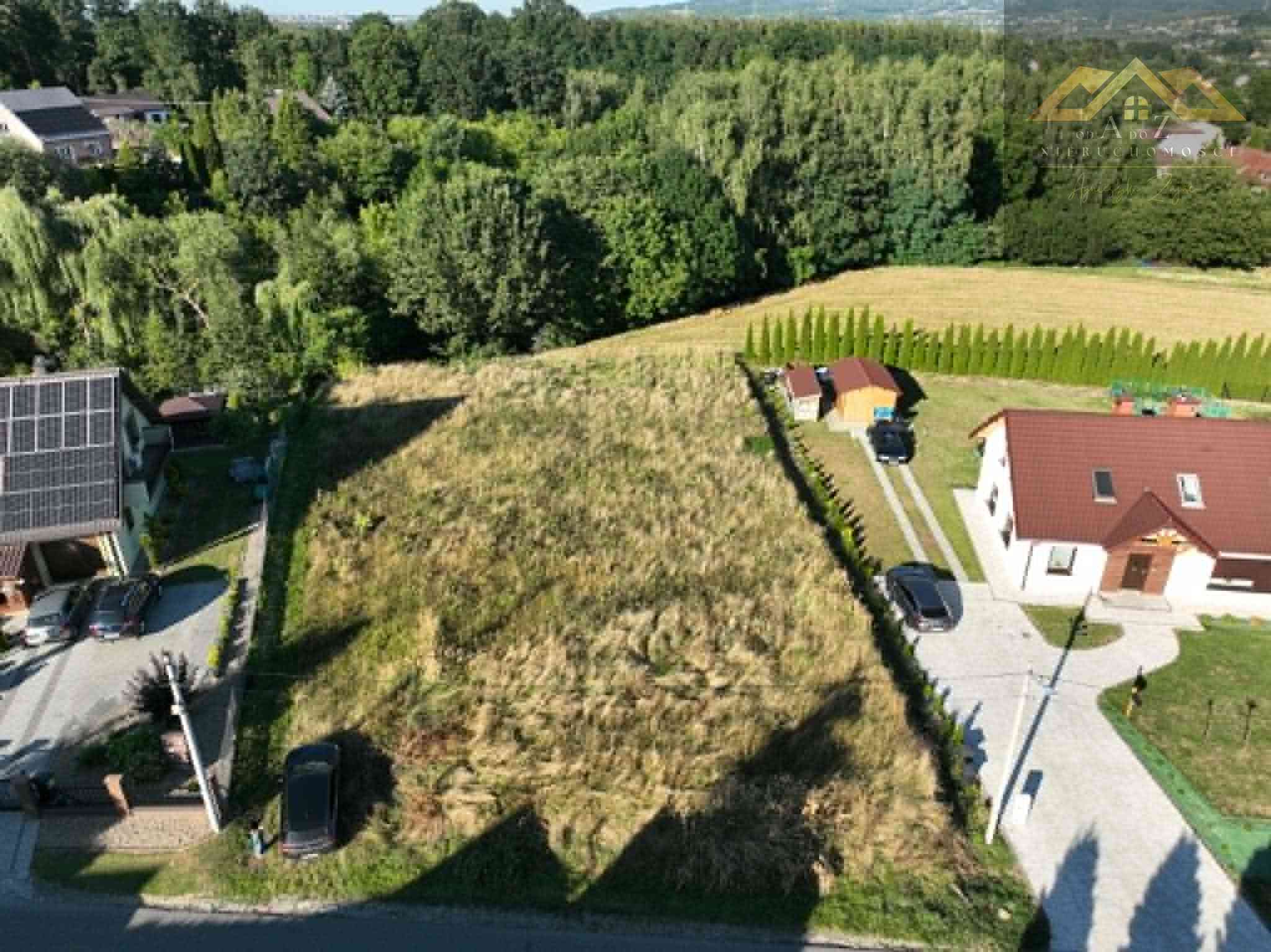 Piękna widokowa działka budowlana w centrum wsi - zdjęcie 7