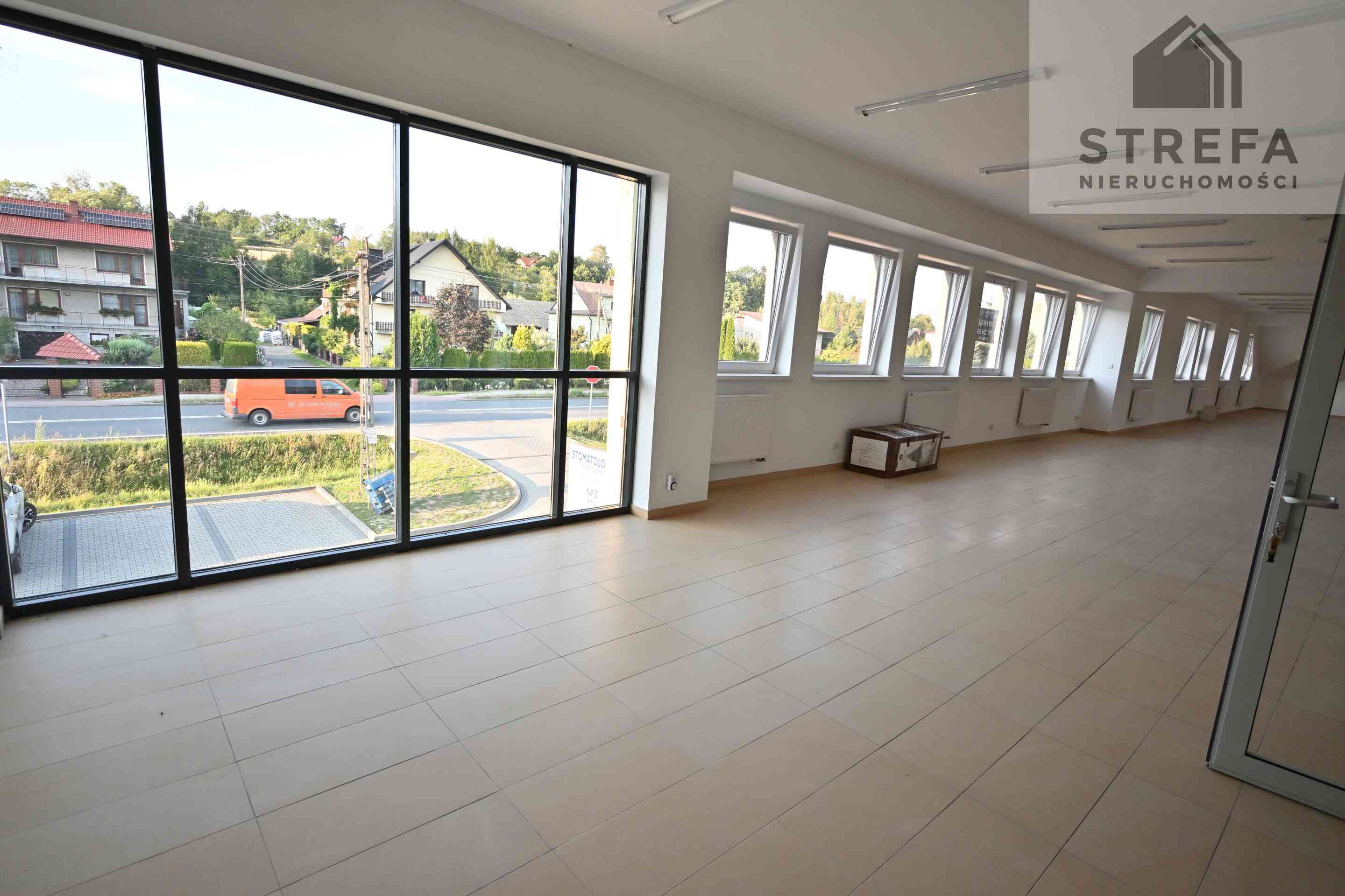 Lokal handlowo-usługowy 400 m² przy drodze krajowej DK75 w Jurkowie