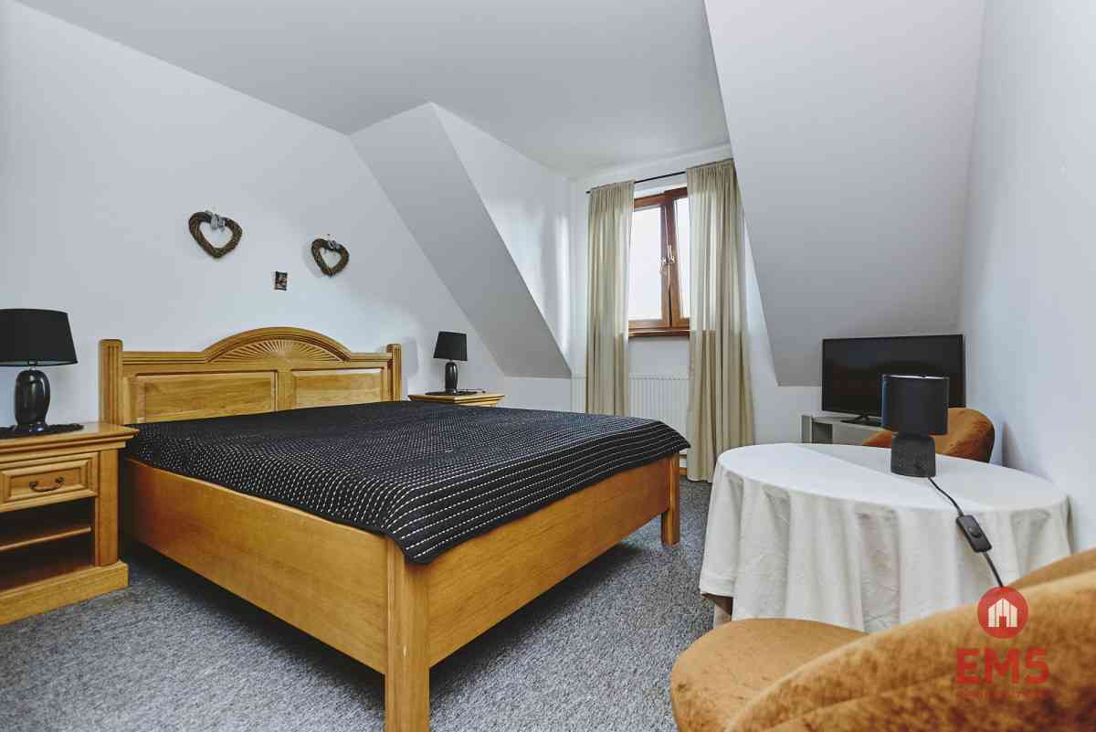 Dom drewniany 230 m² z 5 pokojami i salą na 40 osób - zdjęcie 21