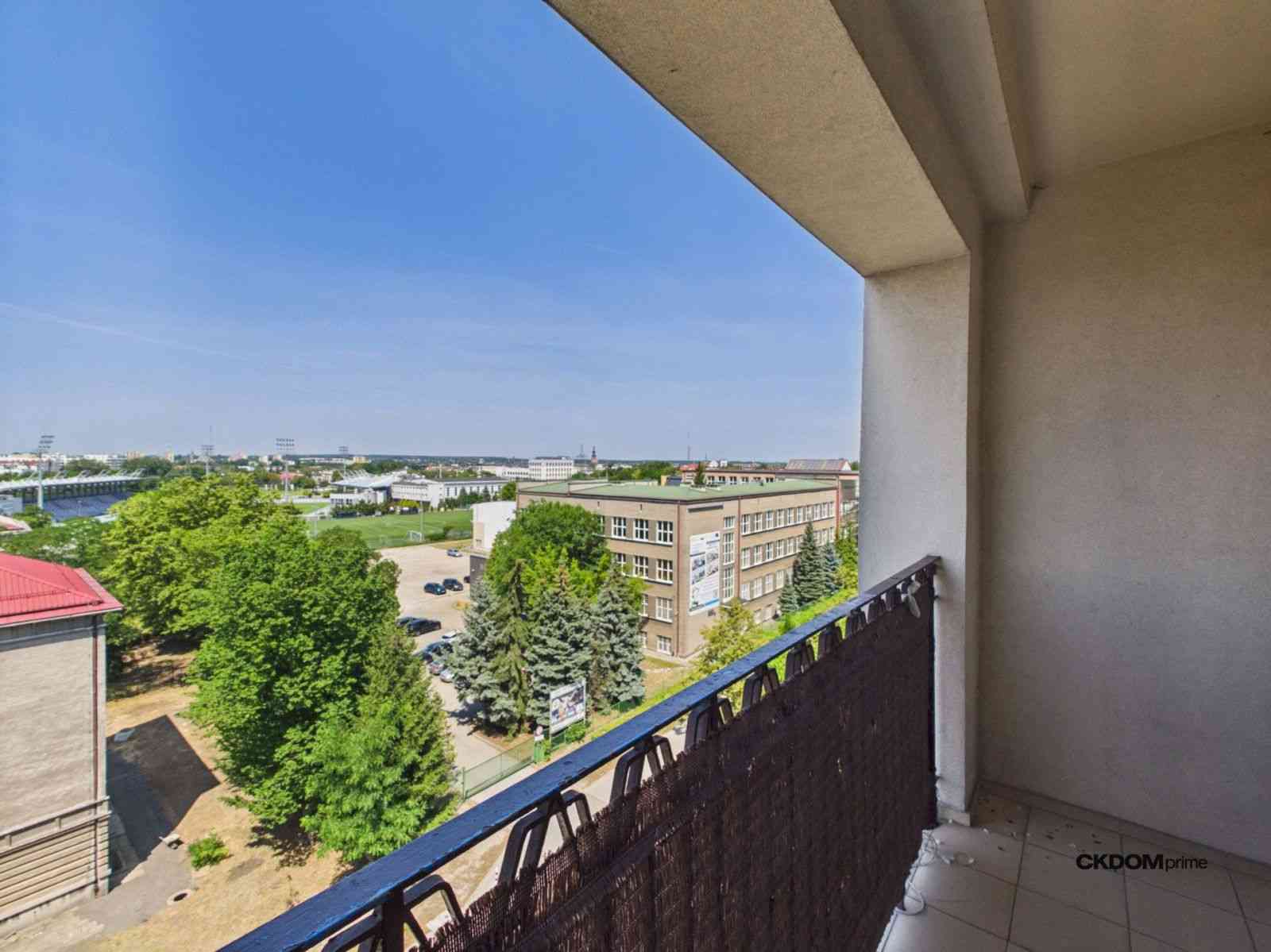 Kawalerka z dużym balkonem typu taras i widokiem na panoramę Radomia – ul. Kościuszki 8A - zdjęcie 9