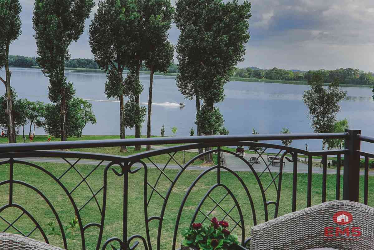Dwupoziomowy Apartament z Panoramą na Jezioro - zdjęcie 15
