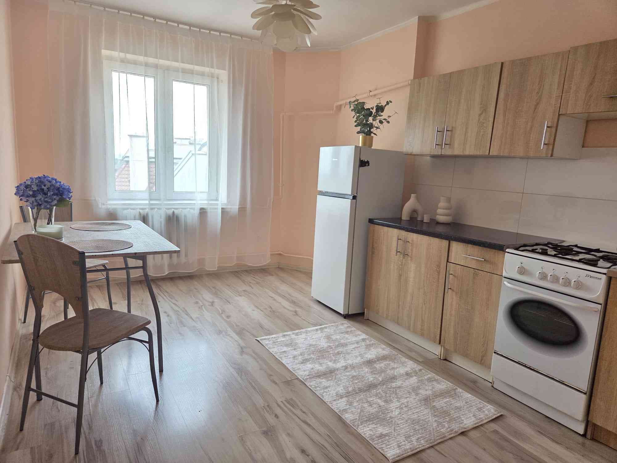 43 mkw, jasna duża kuchnia, niskie opłaty