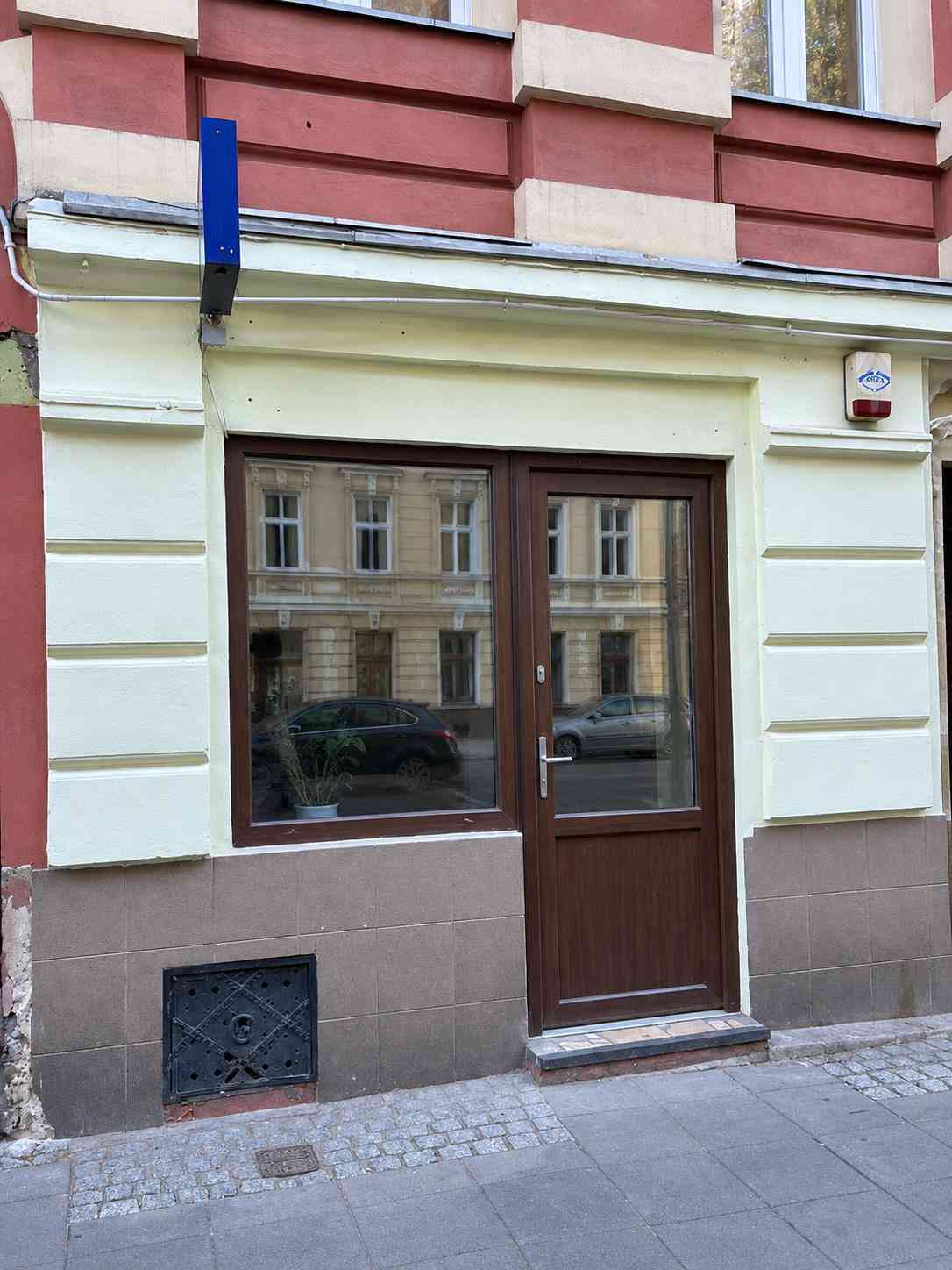 Sprzedam lokal z witryną, przy Dworcu PKP - zdjęcie 2