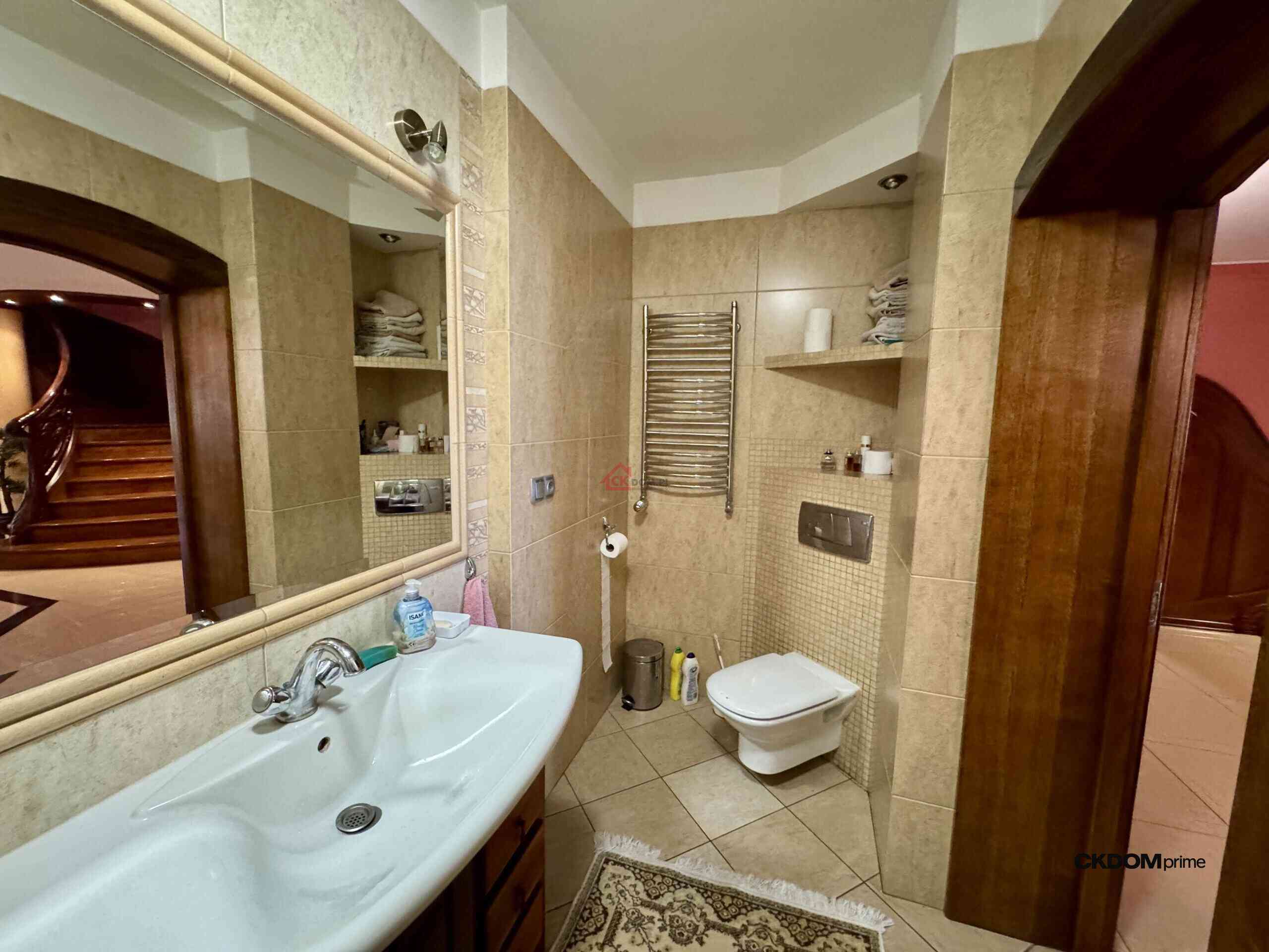 Przestronny dom 360 m² z ogrodem – Piękny ogród - zdjęcie 13