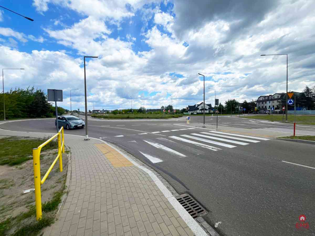 Atrakcyjna działka przy drodze - zdjęcie 3