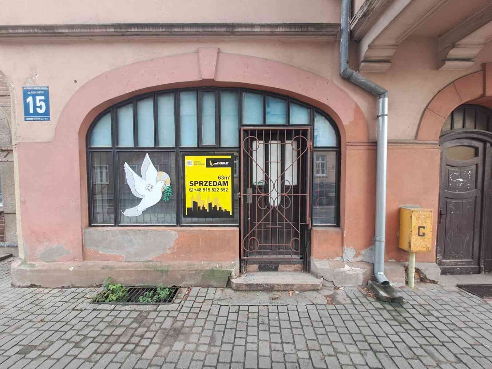 Lokal na sprzedaż na parterze w centrum miasta.