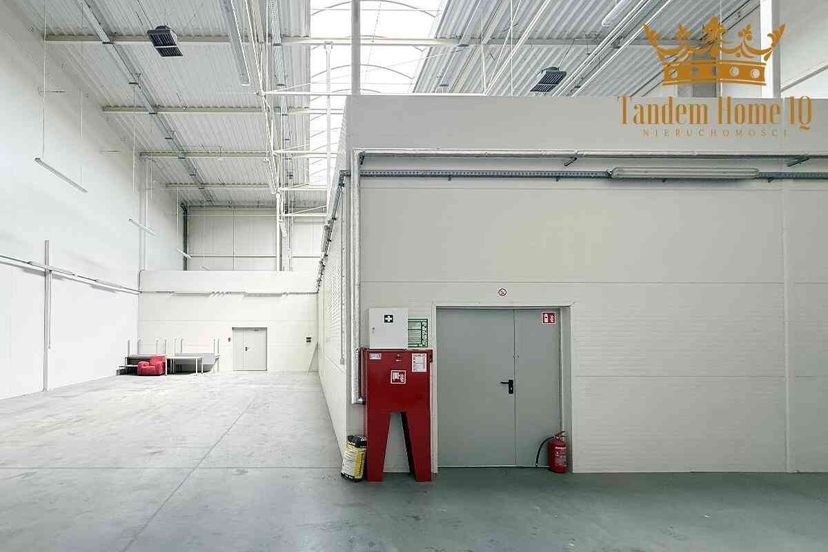 Na wynajem magazyn 430m2, biuro 180m2 w kompleksie biznesowym Włochy