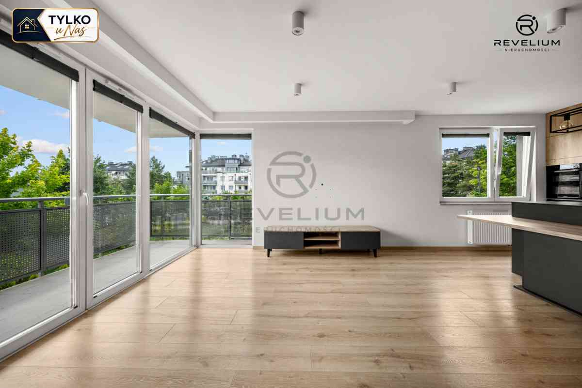 Duży balkon | Przestrzeń | Kom. lok. | Msc. w hali