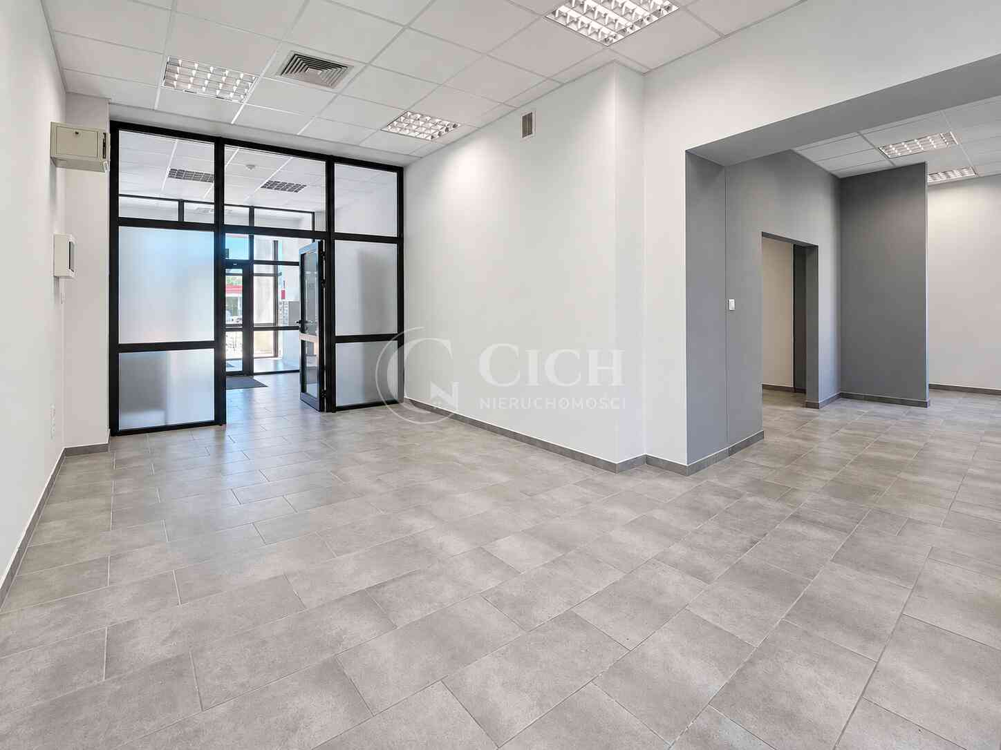 Lokal użytkowy na parterze z przeszkleniami do wynajęcia – Tarnów. - zdjęcie 7