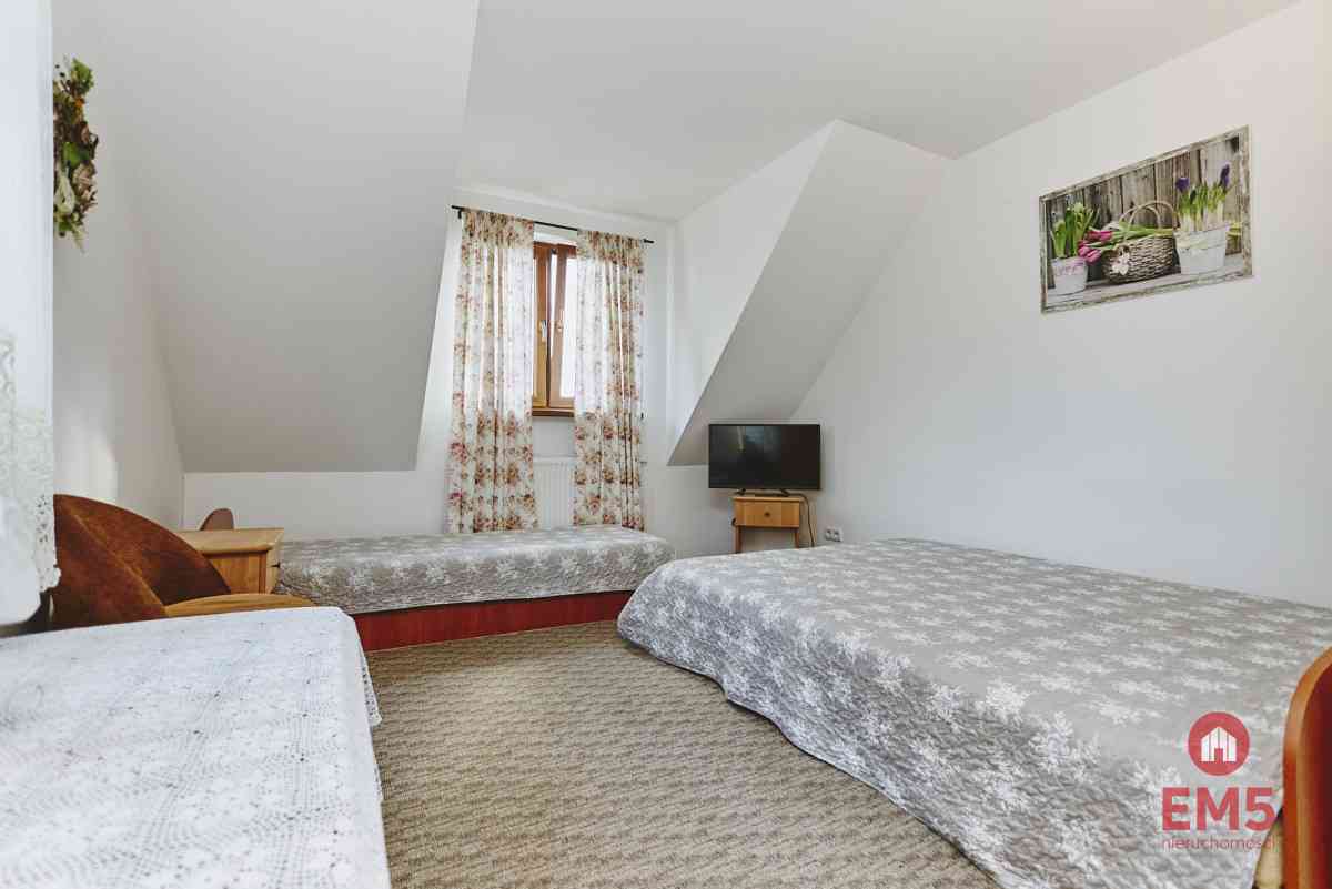 Dom drewniany 230 m² z 5 pokojami i salą na 40 osób - zdjęcie 24